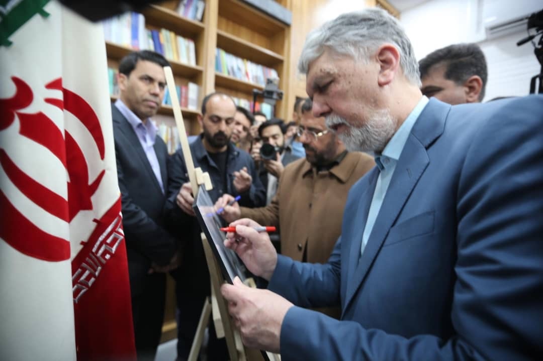 خانه ادبیات مرودشت افتتاح شد/ بهرهبرداری از کتابخانه عمومی در شهر صدرا و شیراز