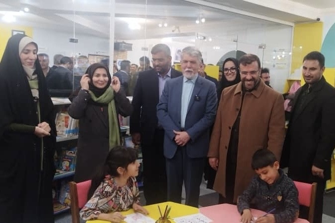 خانه ادبیات مرودشت افتتاح شد/ بهرهبرداری از کتابخانه عمومی در شهر صدرا و شیراز