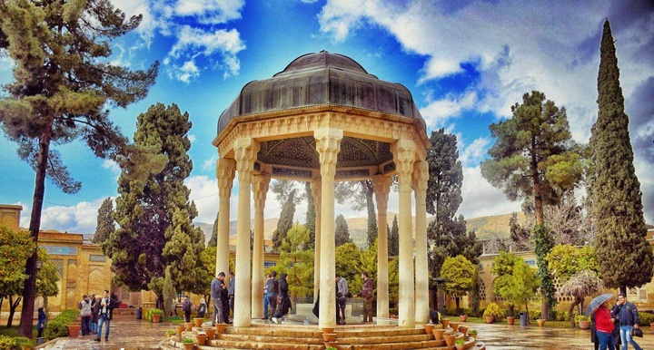 آیا سفر شبانه به شیراز بهتر از روزانه است؟ مزایا و معایب!