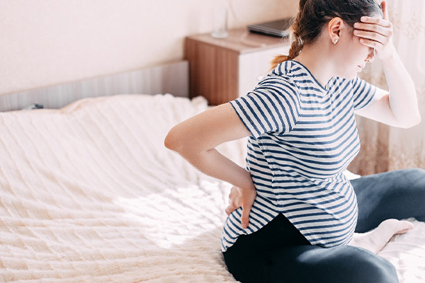 آرایش در بارداری ضرر دارد؟ خطرات آرایش در دوران بارداری