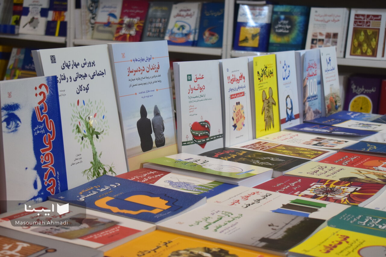 برپایی نمایشگاه کتاب در مهدیشهر