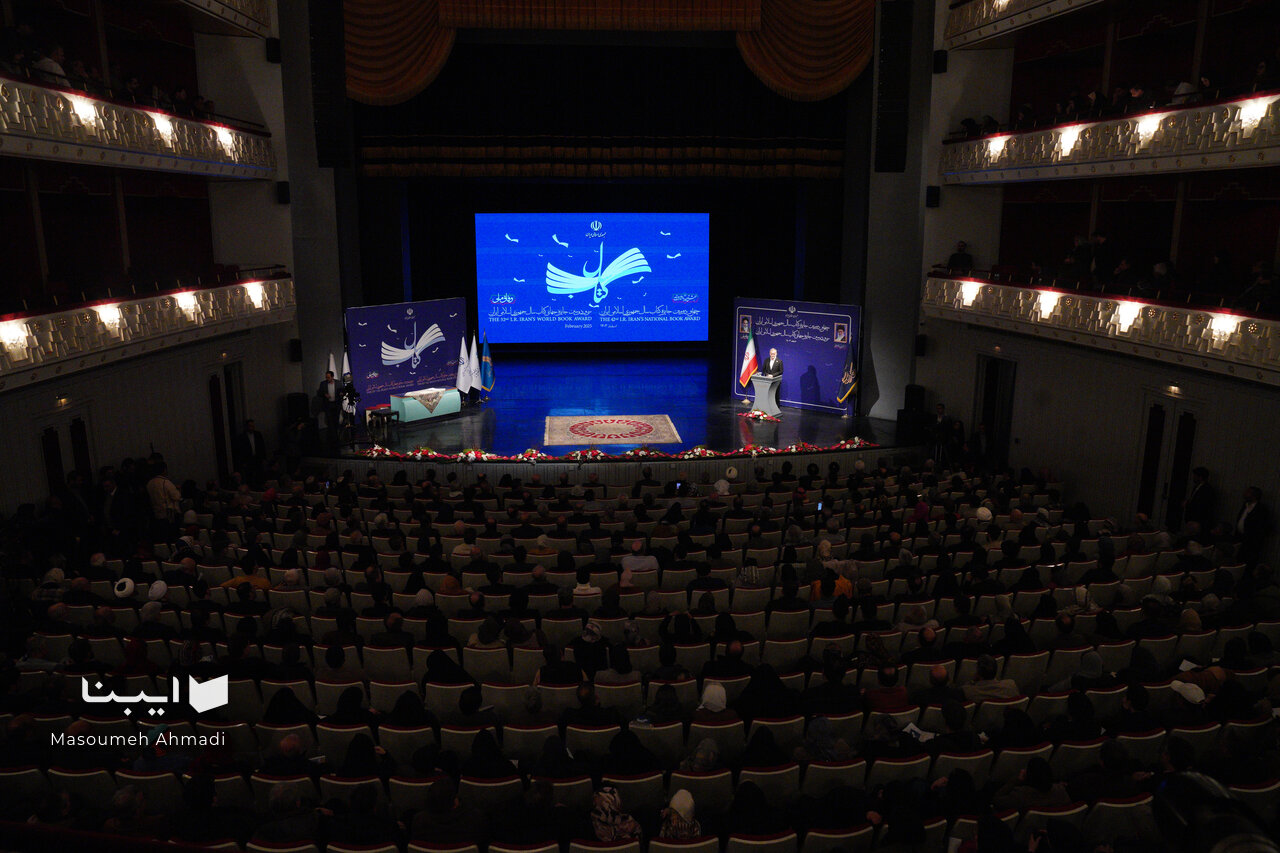 گردهمایی باشکوه در جشن هویت و کتاب