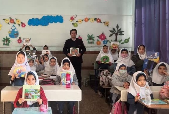 عضویت ۸۰۰ نفر در کتابخانه سیار کانون استان البرز