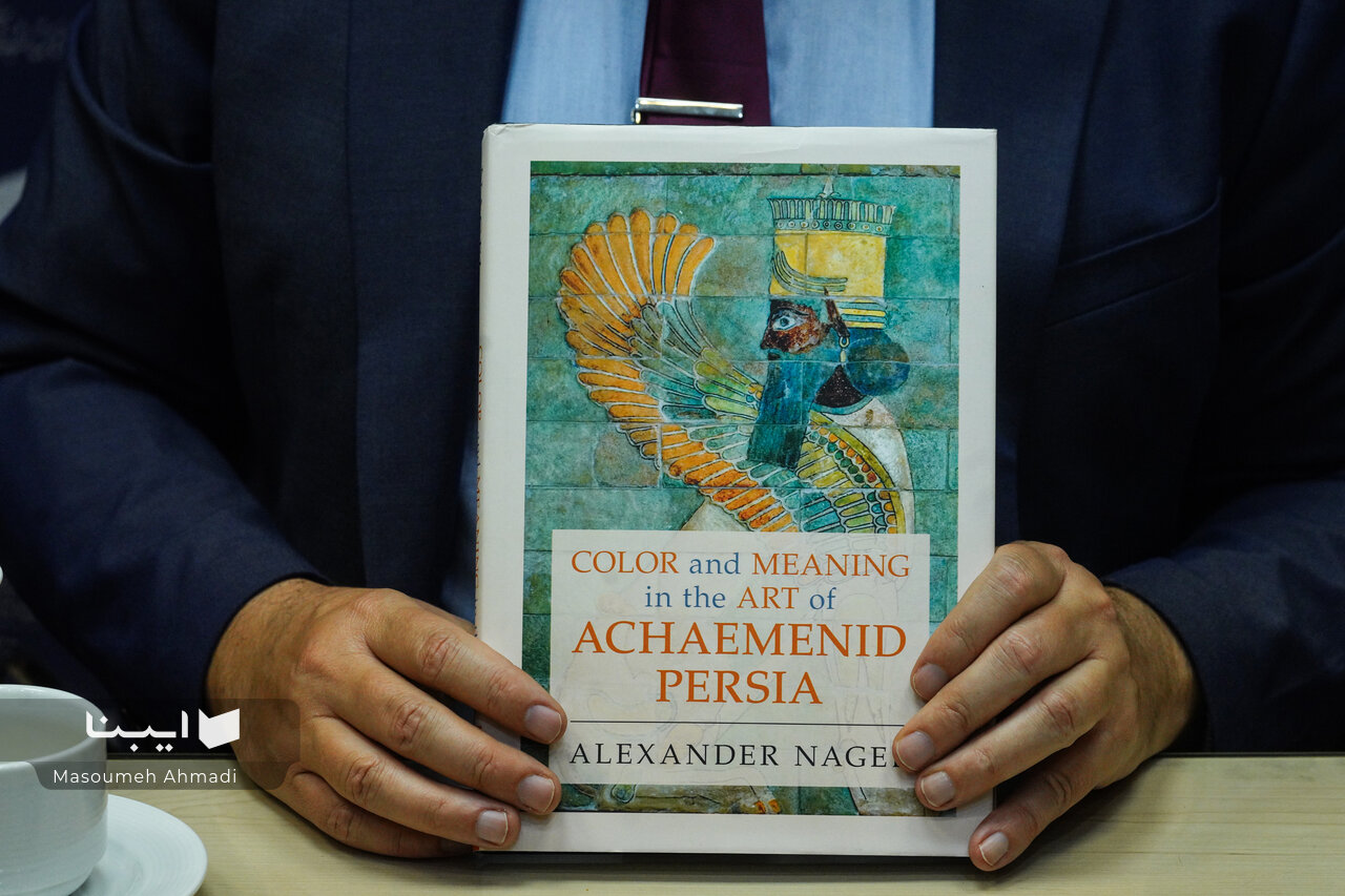 رنگ در دل بنای تخت جمشید نهادینه شده بود/ حفاظت از بقایای چندرنگی در هنر هخامنشی