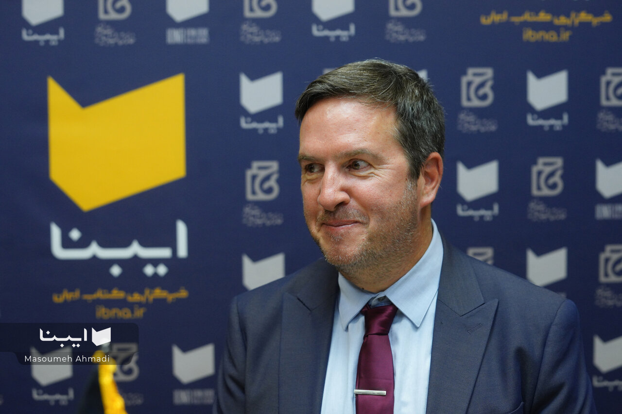 رنگ در دل بنای تخت جمشید نهادینه شده بود/ حفاظت از بقایای چندرنگی در هنر هخامنشی