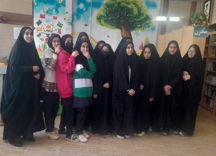 اهدای کتاب در زبرخان و تربتحیدریه/ نشست ادبی در گلبهار