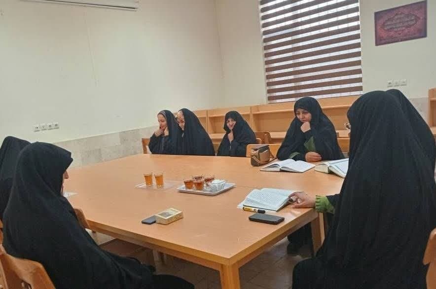 اهدای کتاب در زبرخان و تربتحیدریه/ نشست ادبی در گلبهار