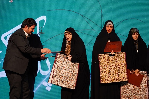 جایزه ملی ناداستان «پلک» به پایان رسید