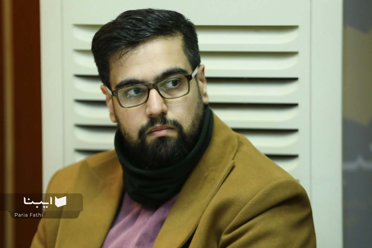 متن رمان باید خودبسنده باشد/ «تابوت سرگردان» از نظر تاریخی، کارکرد رسانهای دارد