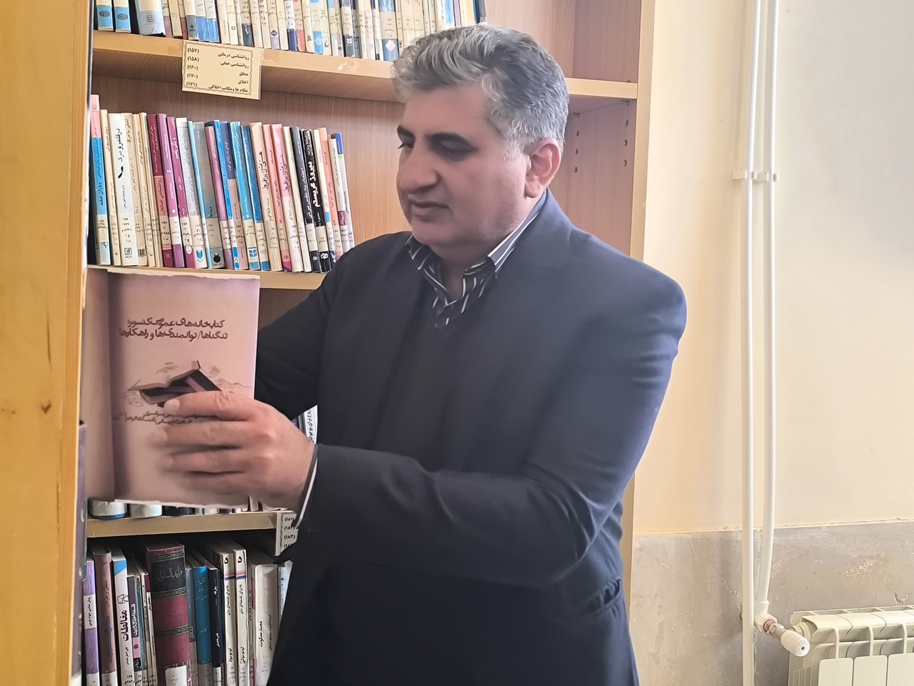 کلنگ ساخت کتابخانه عمومی کاکان به زمین زده شد