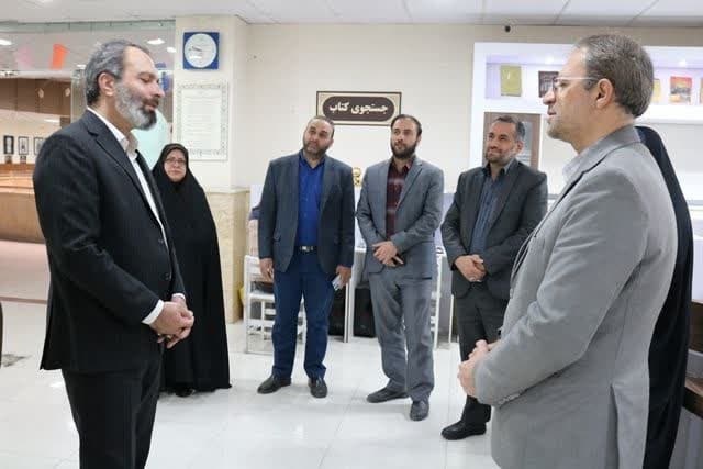 ترویج مطالعه به توسعه همه جانبه کمک می‌کند