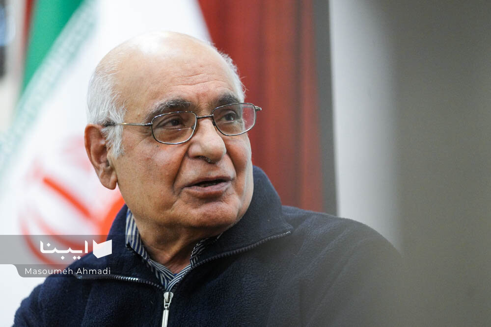 پرتره هوشنگ مرادی کرمانی اکران آنلاین شد