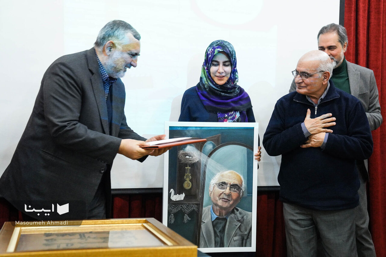 بهترین شیوه حفظ و گسترش زبان فارسی، خواندن و نوشتن است