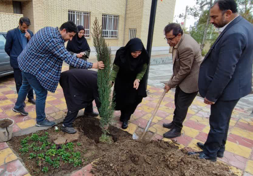 گستردن سفره «نوروز و کتاب» در سروستان