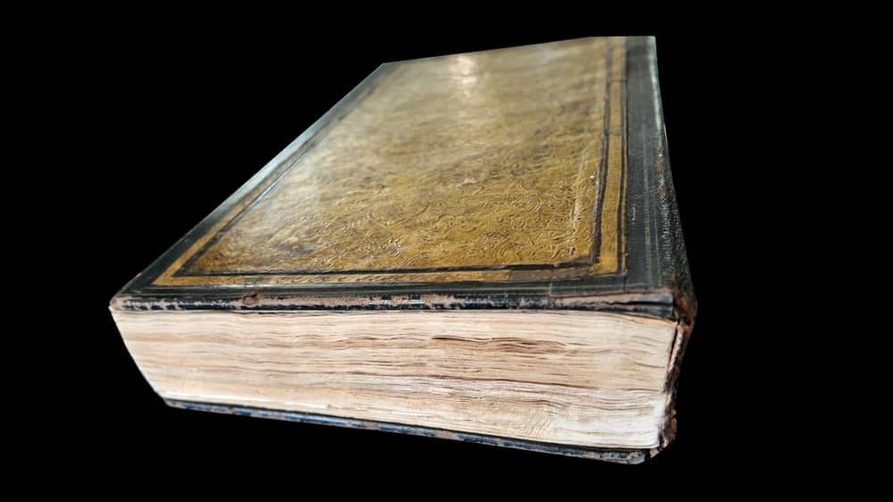 معرفی اثر خطی خمسه نظامی محفوظ در کاخ موزه نیاوران