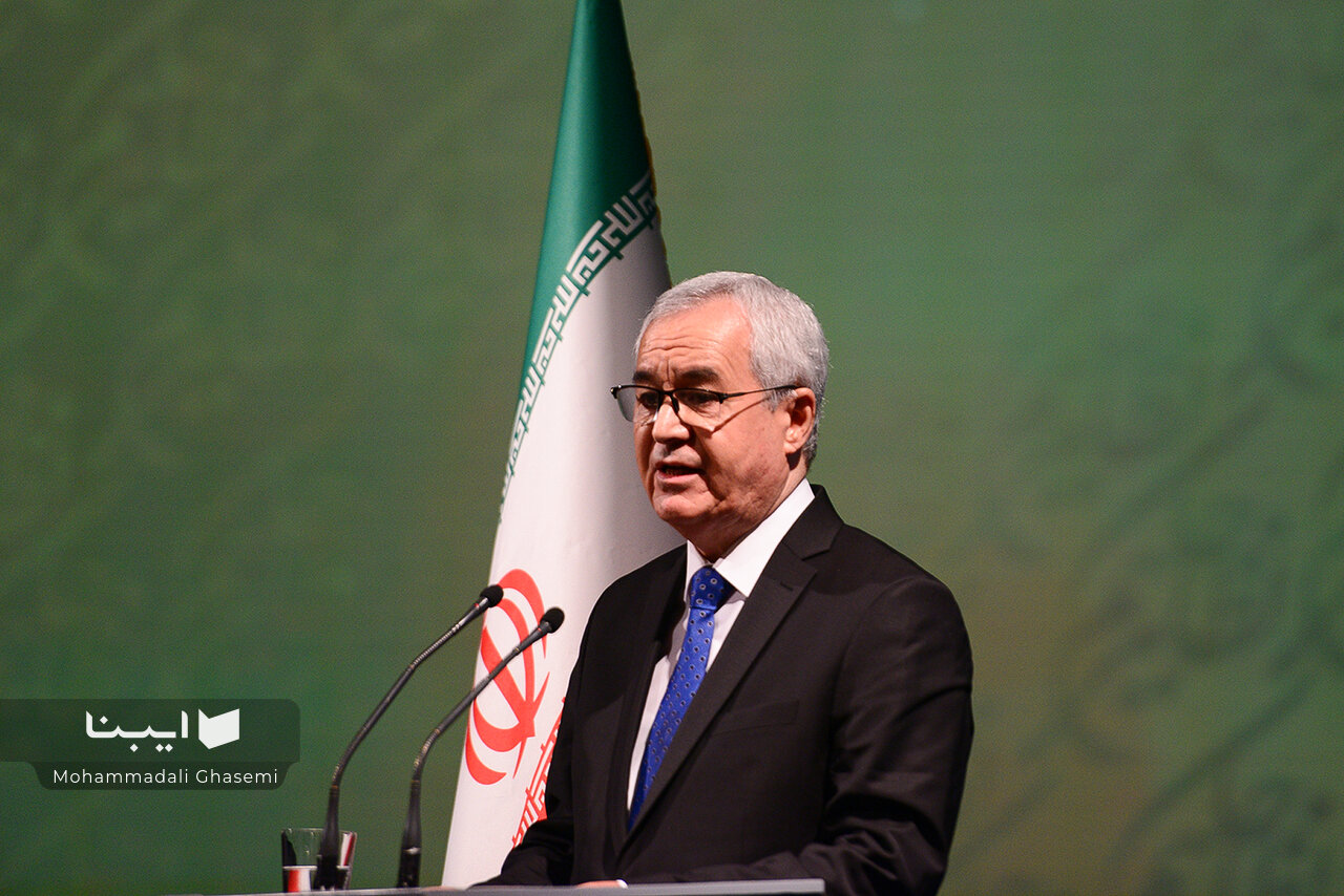 عشق نظامی به ایران در تمام آثارش مشهود است