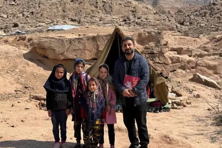 کانکس زنگزده مدرسه عشایری با «کوله نارنجی کتاب» احیا شد کانکس زنگزده مدرسه عشایری با «کوله نارنجی کتاب» احیا شد