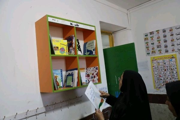 قفسه کتاب در مدرسه روستای «کهریز» ارومیه افتتاح شد