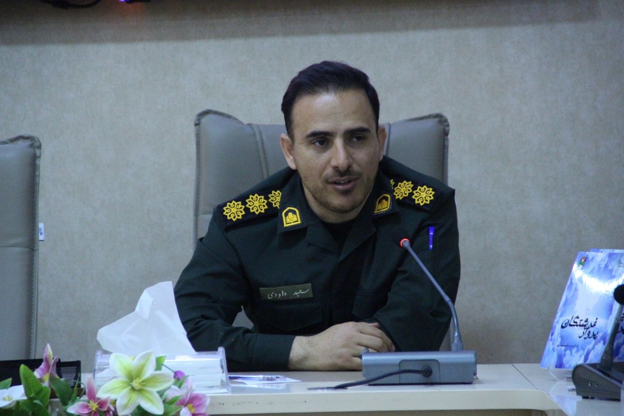 نویسندگان جامعه را دقیقتر میبینند