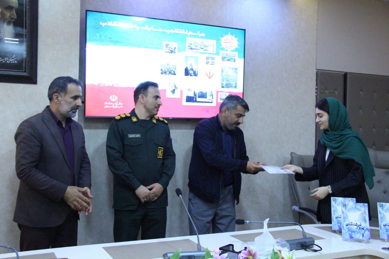 نویسندگان جامعه را دقیقتر میبینند