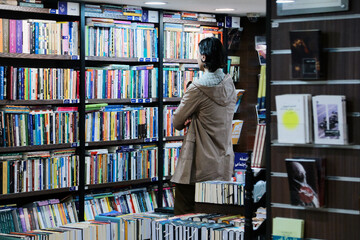 کتاب به منزله دیوار کاغذی