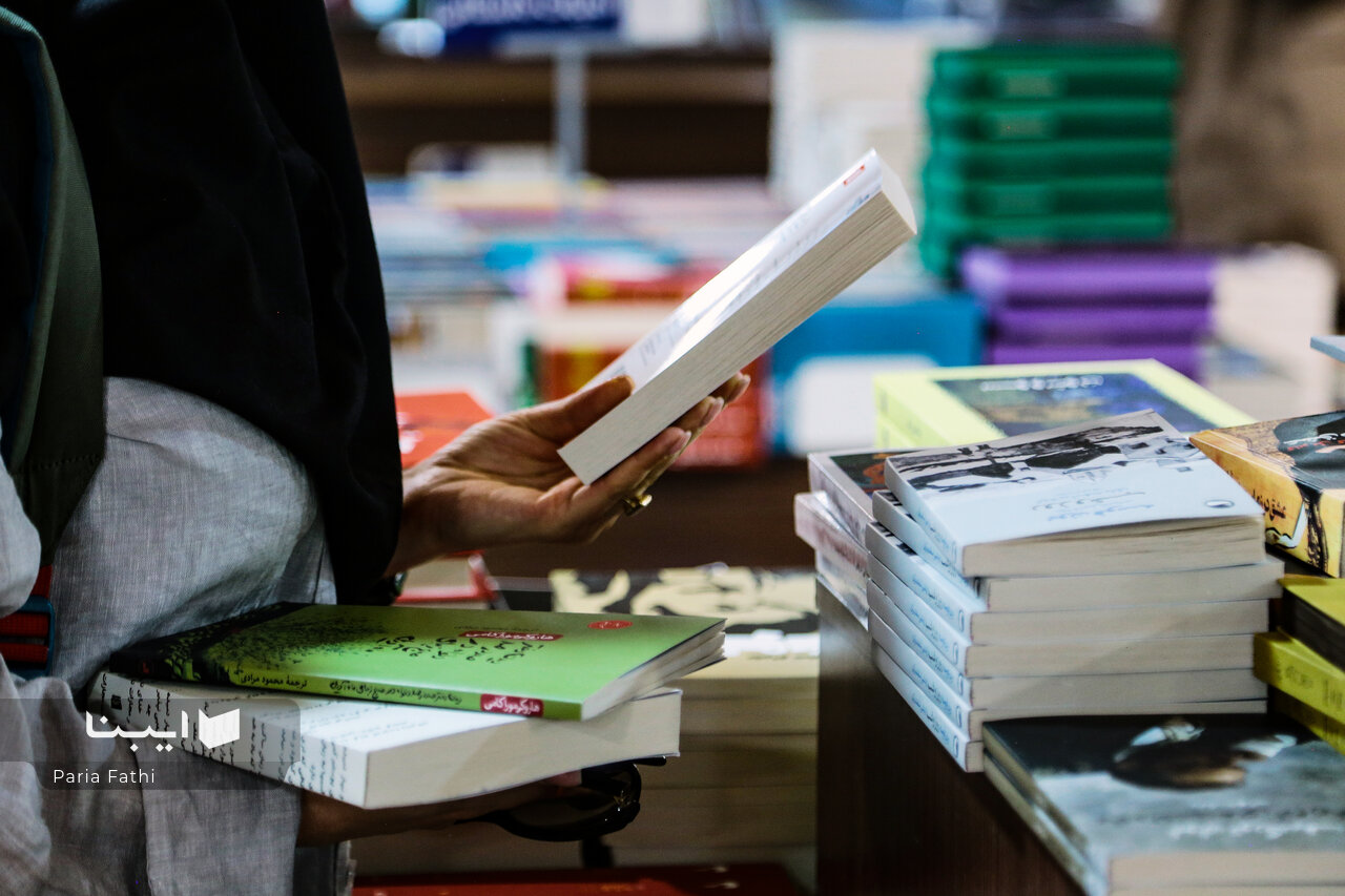 فروش نمایشنامه در کتابفروشیها بسیار کم است/ ناشران رغبتی به چاپ نمایشنامه ندارند