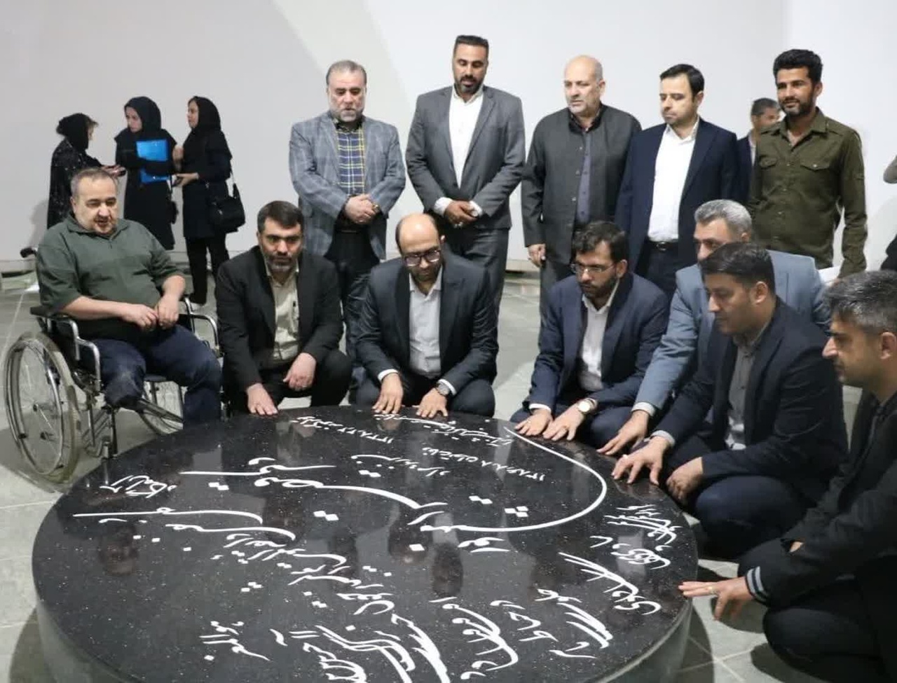 روز گریز ،مثل عبور نوروز ،مثل صدای آمدن روز است/ آرامگاه قیصر نماد هنر و ادب ایران