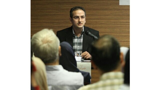 فقط دانشنامۀ ادب فارسی است، نه دانشنامۀ زبان و ادب فارسی!