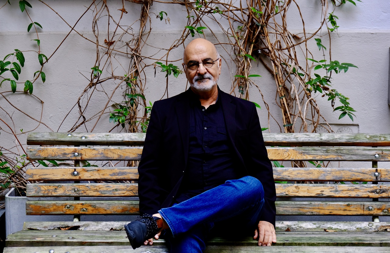 هنوز در حیطه زبان بیستسالگیام مینویسم هنوز در حیطه زبان بیستسالگیام مینویسم