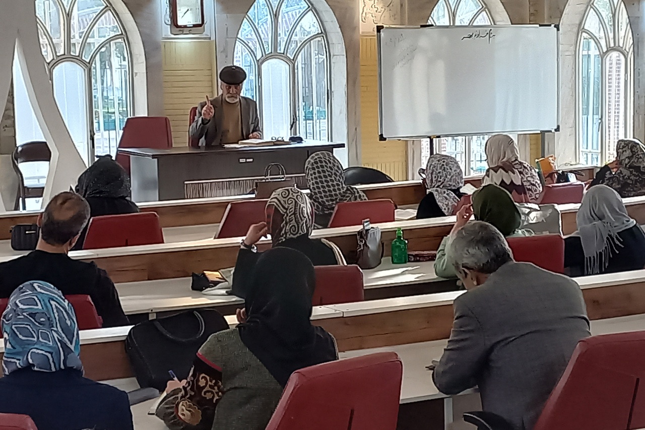 حافظ توبه شکست، تا دل یار نشکند!