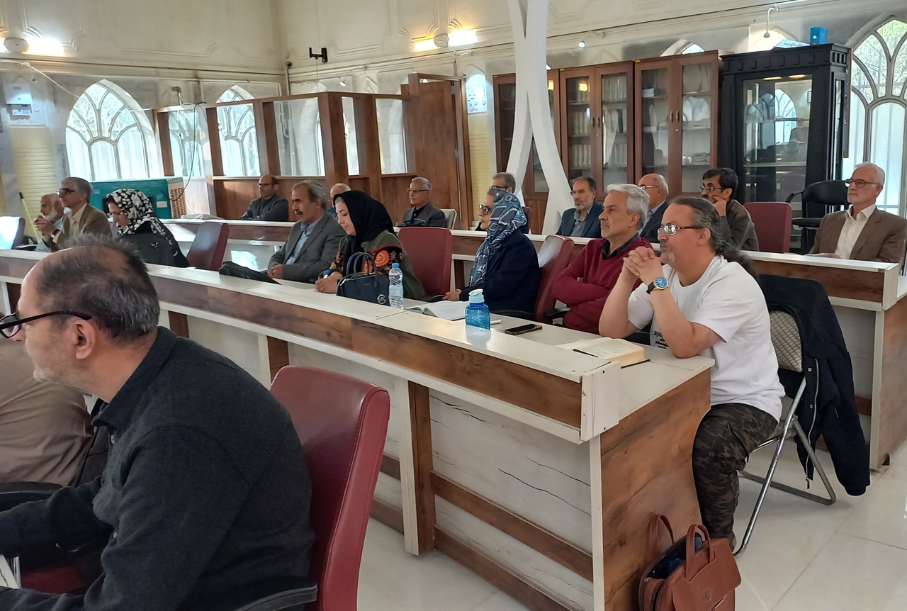 حافظ توبه شکست، تا دل یار نشکند!