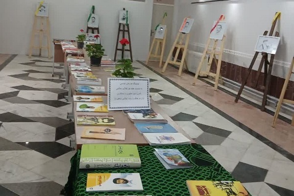 برپایی نمایشگاه کتاب به‌مناسبت هفته هنر انقلاب اسلامی در شاهین‌دژ