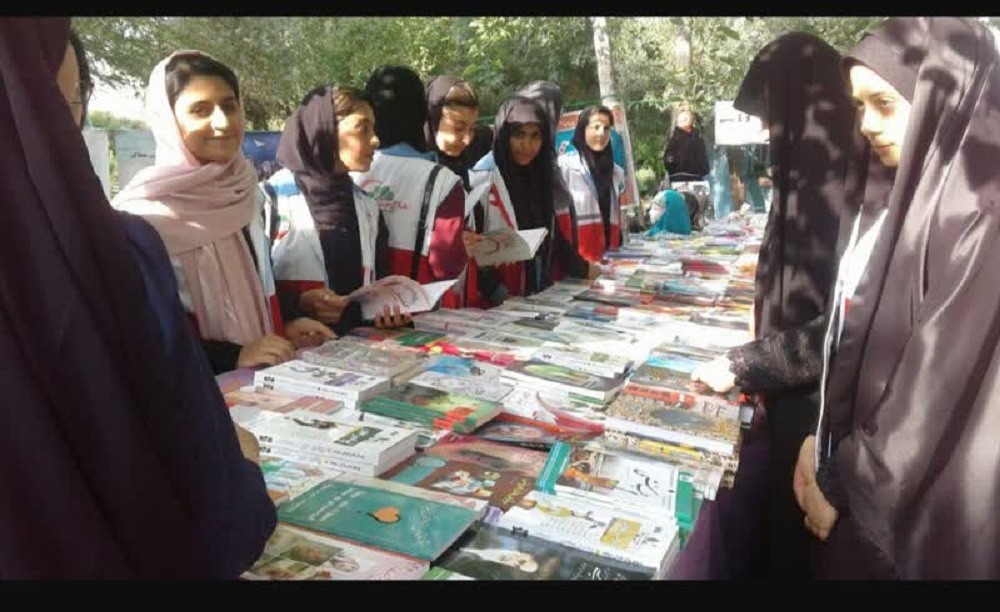 برپایی نمایشگاه کتاب بهمناسبت هفته هنر انقلاب اسلامی در شاهیندژ