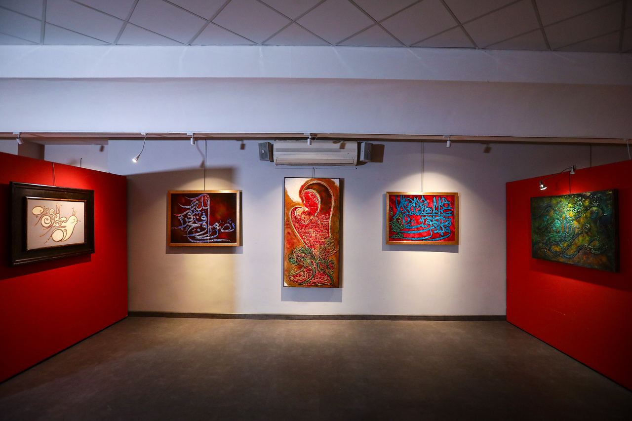 نمایشگاه آثار نقاشیخط «روایت» در مشهد برپاست