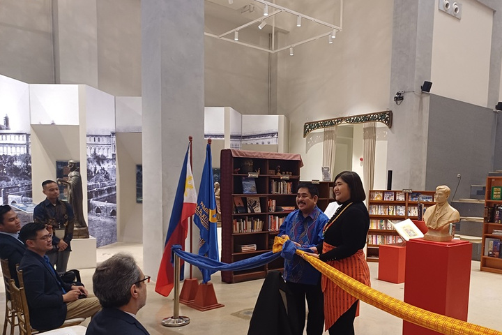 نمایش  ۲۶۰ عنوان کتاب ایرانی در کتابخانه باز بین‌المللی فیلیپین