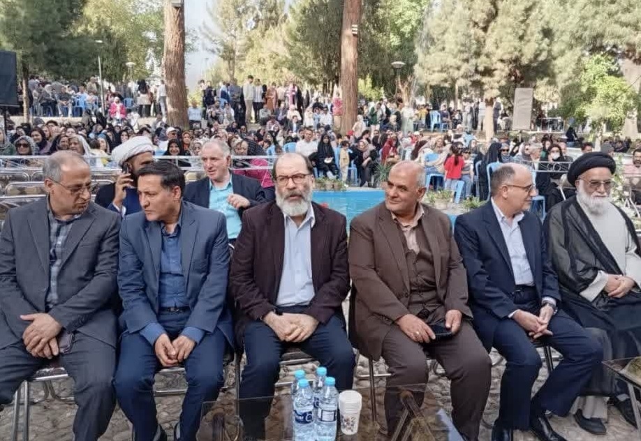 آرامگاه عطار نیشابوری گلباران شد