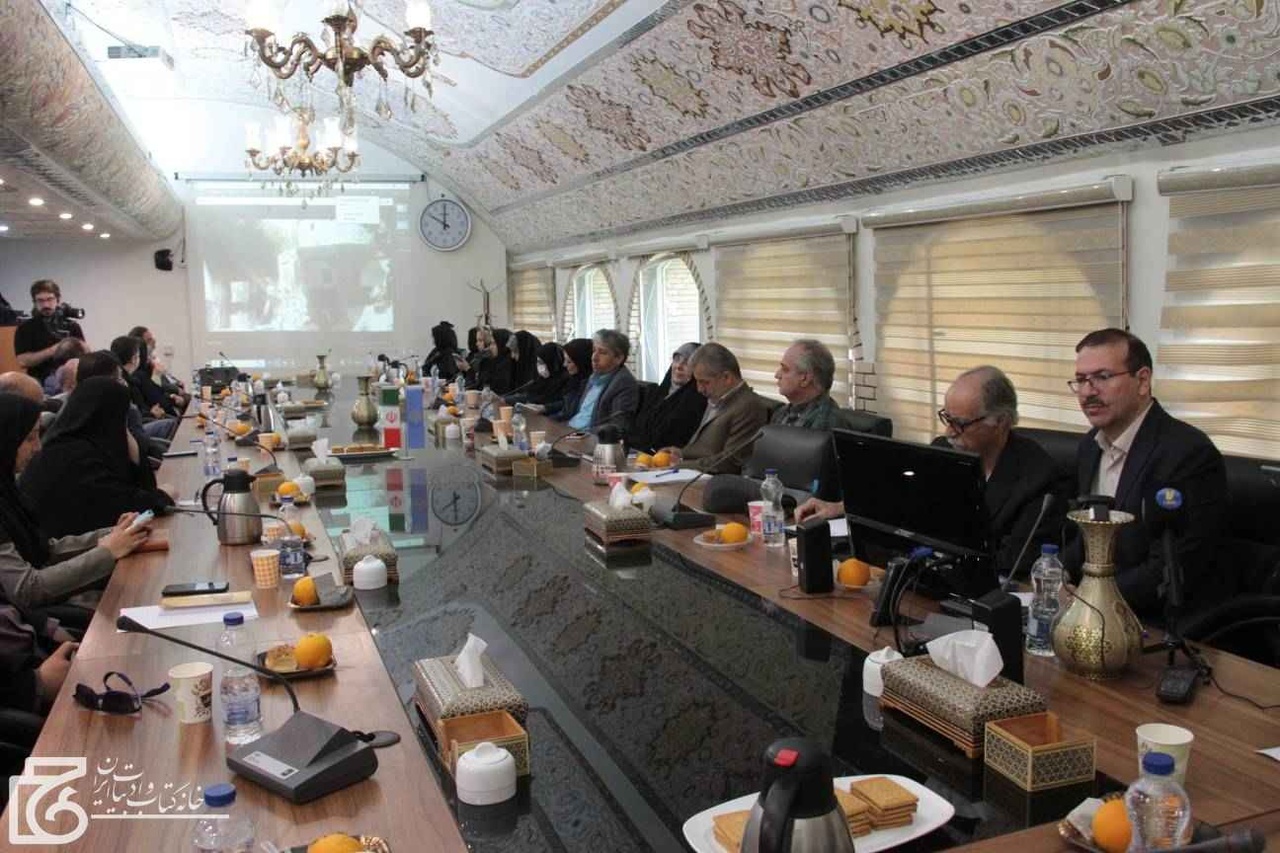 با شعر میتوانیم به دفاع از مظلومان در مقابل ظالمان بپردازیم