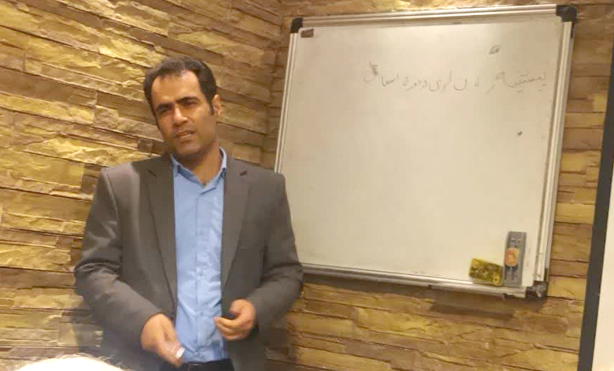 تلاش‌های نوین برای نگارش زبان لُری مورد بررسی قرار گرفت / زبانی پویا و زنده است