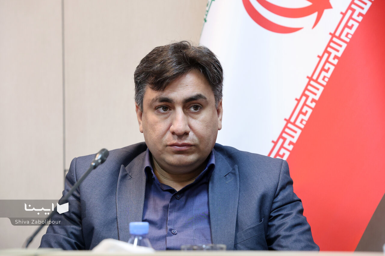 شاهنامه‌خوانی با چاشنی فناوری در نمایشگاه کتاب ارومیه