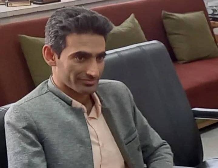 هنر و شعر باید در پیشانی جامعه حرکت کنند