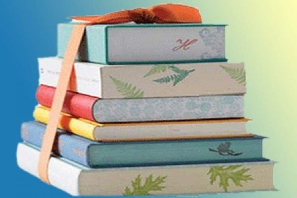 خیر فرهنگی۳ هزار جلد کتاب به کتابخانه محمدی دره‌شهر اهدا کرد