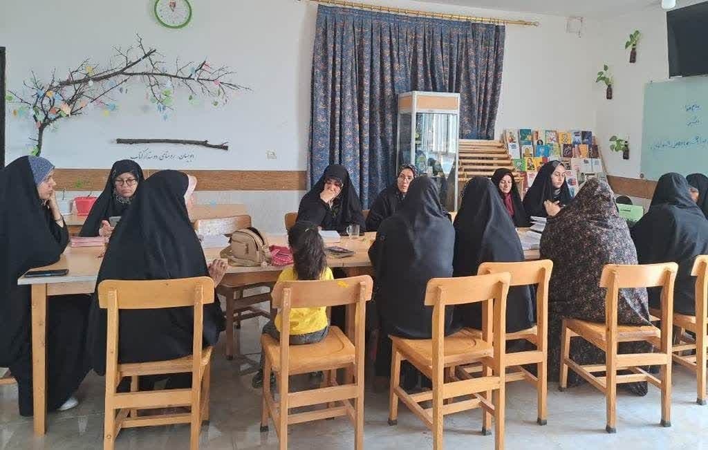 نشست کتابخوان در بایگ/ نشست شعرخوانی در گناباد