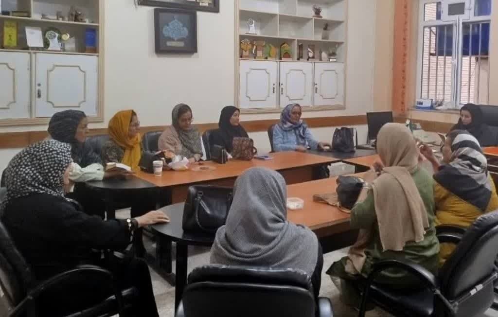 نشست کتابخوان در بایگ/ نشست شعرخوانی در گناباد