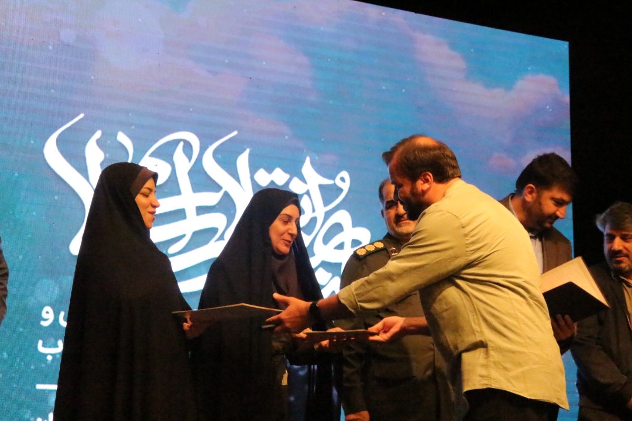 چهره سال هنر انقلاب اسلامی لرستان معرفی شد