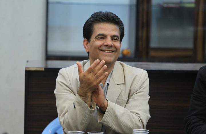 نبود مفهوم‌های کلان انسانی شاعر را به‌ سوی بی‌محتوایی هُل می‌دهد