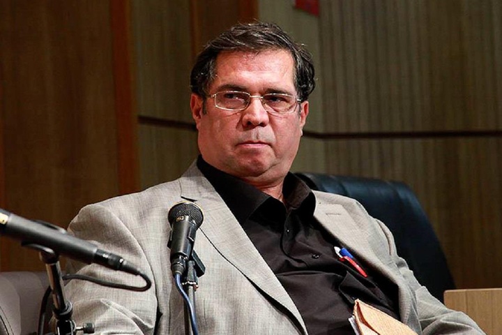 نمایشگاه کتاب یک نمایش از حضور علاقه‌مندان کتاب کاغذی است