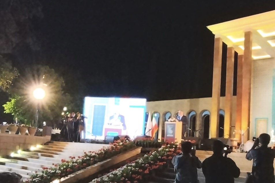 سعدی کانون هویت ملی است