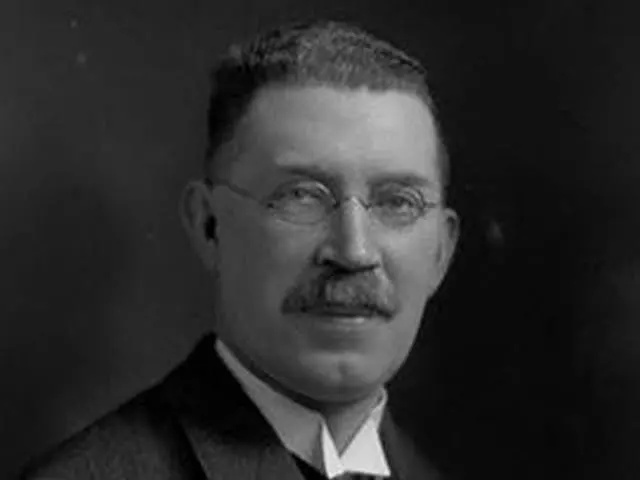 قرب پنجاه سال بردی رنج...