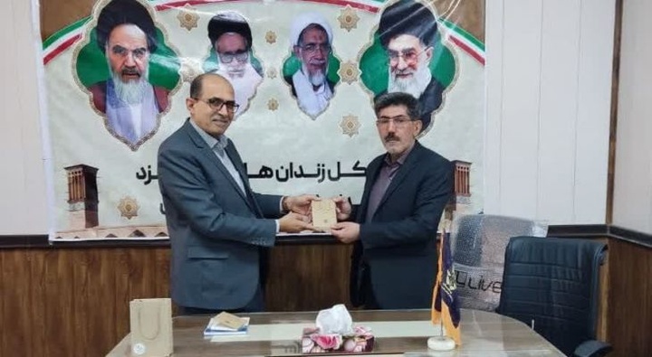 نویسنده یزدی درآمد فروش کتابش را به آزادی زندانیان مالی اختصاص داد