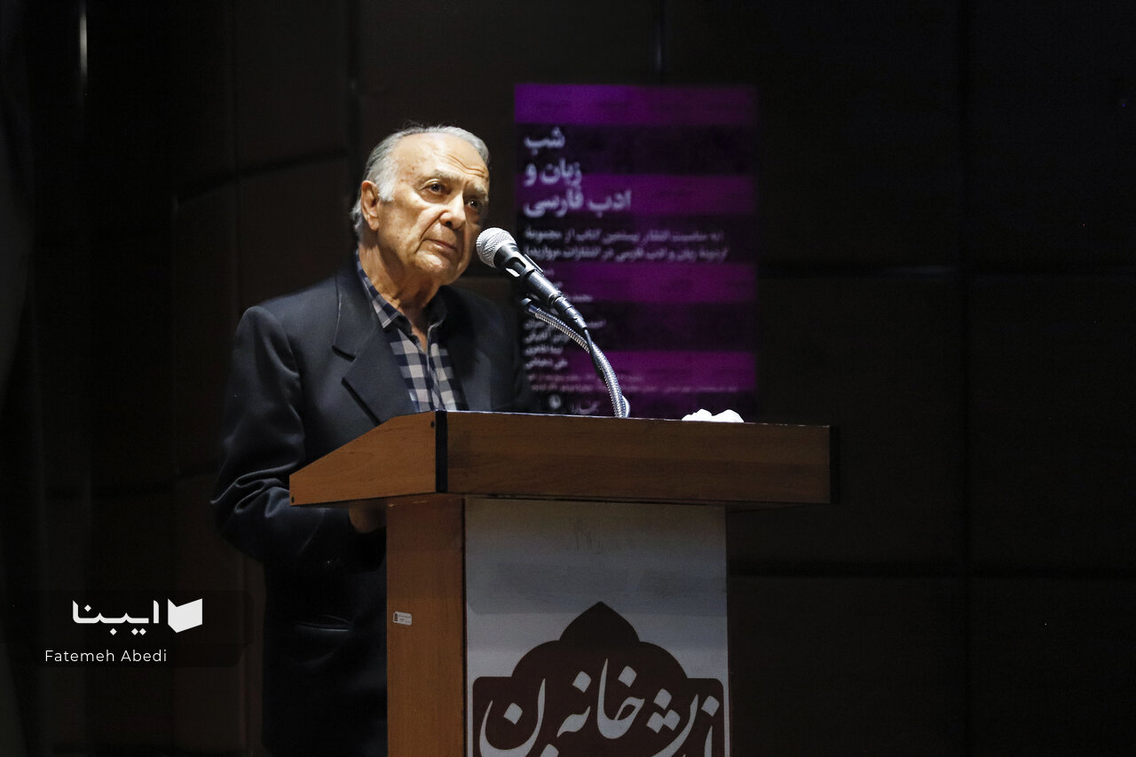 فارسی مهمترین عنصر فرهنگ ایرانزمین است